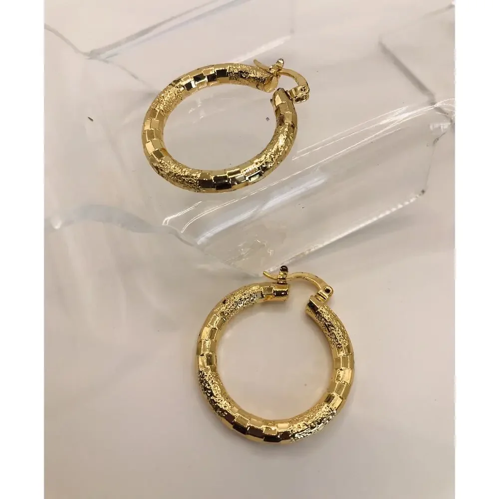 Women's Color 14k Gold Plated 1.20in Medium hoop Earrings Arracadas Oro laminado
